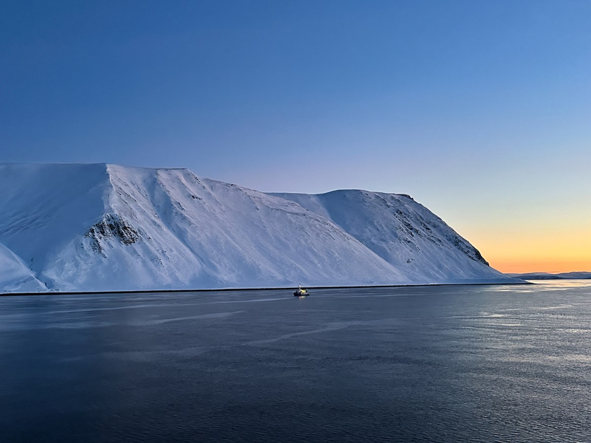 Détroit de Magerøya, Norvège : entre le jour et la&nbsp;nuit