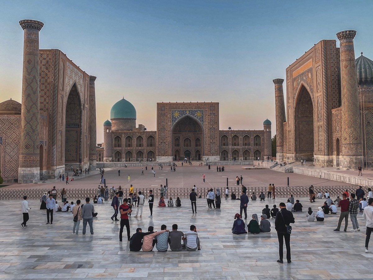Samarcande, Ouzbékistan : la place du&nbsp;Registan
